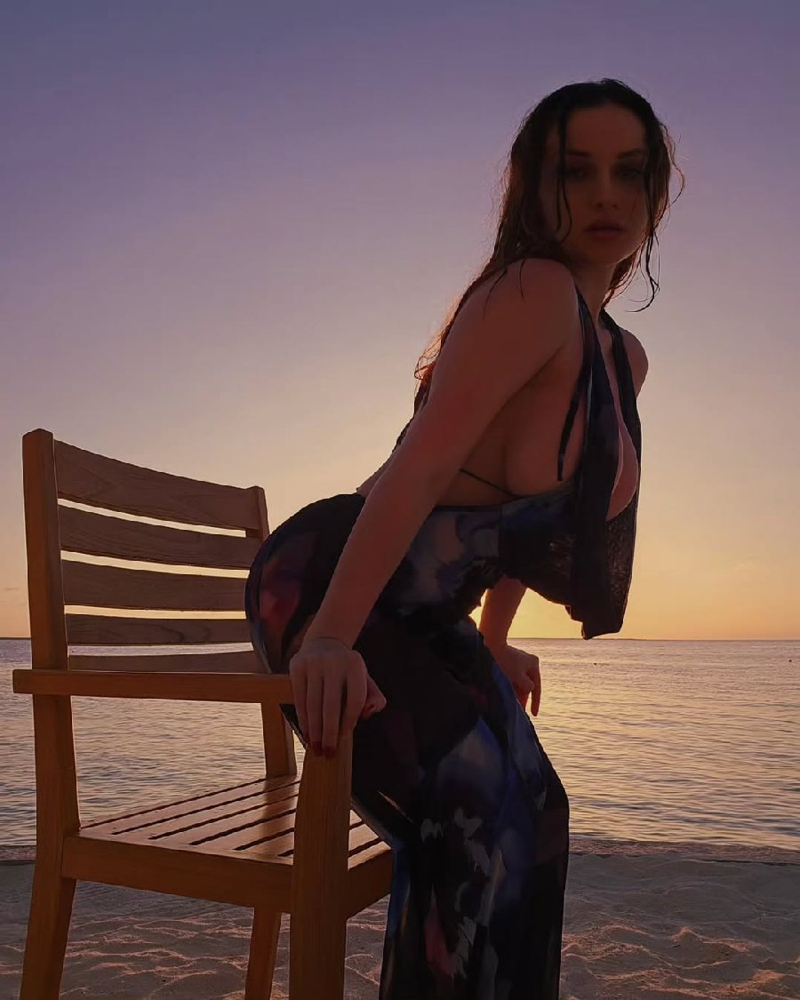 Sexy girl Miranda Faith nude in Cuiaba