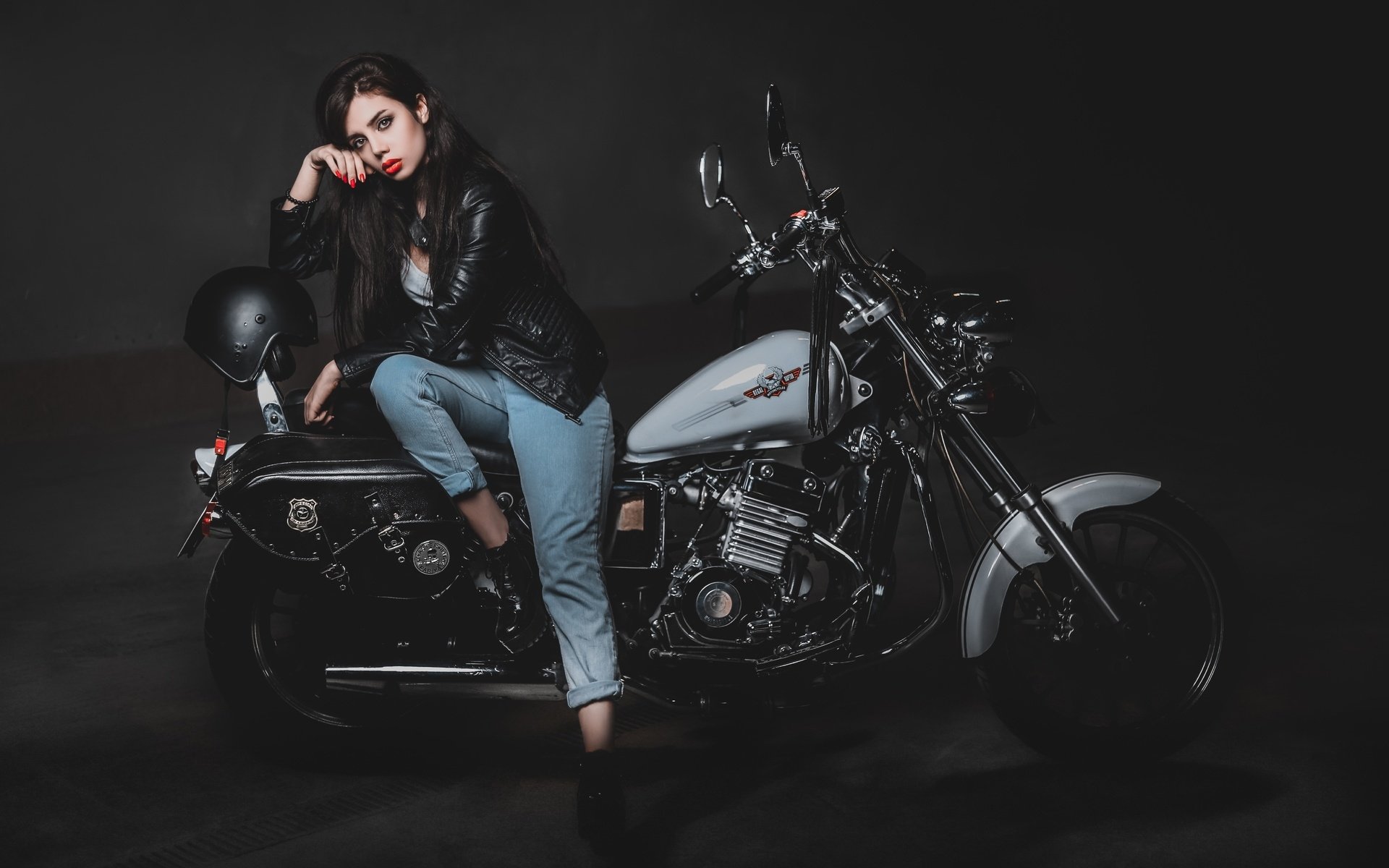 Biker girls: style and drive in Cuiaba