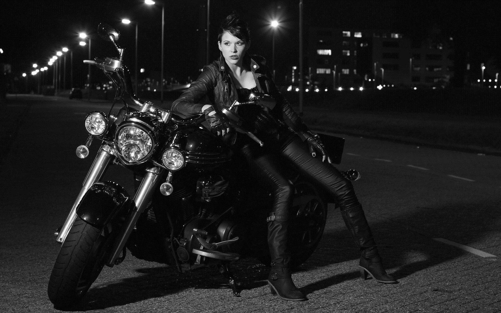 Photo Beautiful girls and motorcycles in Cuiaba