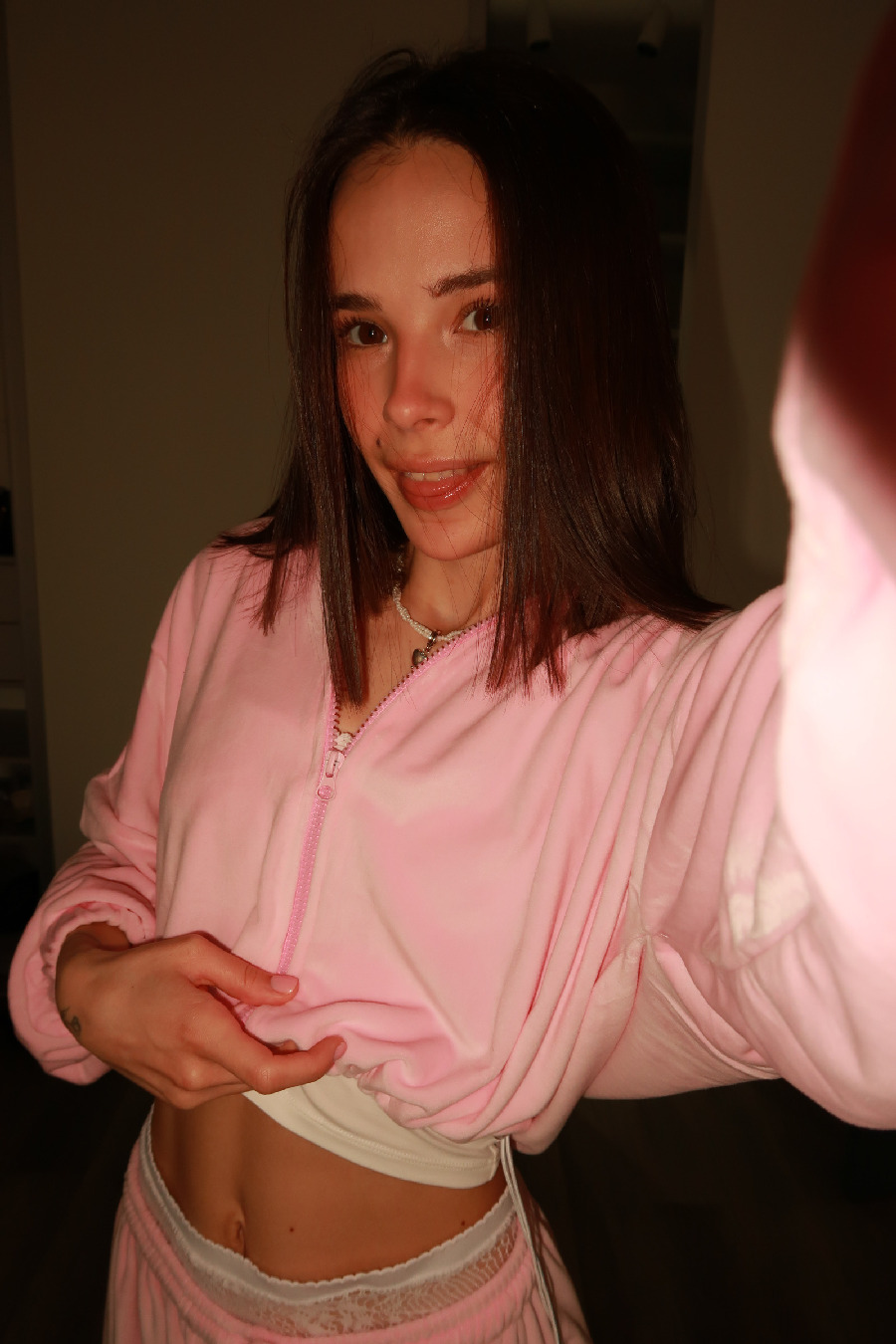 Tina brings the glow — live moments in Cuiaba