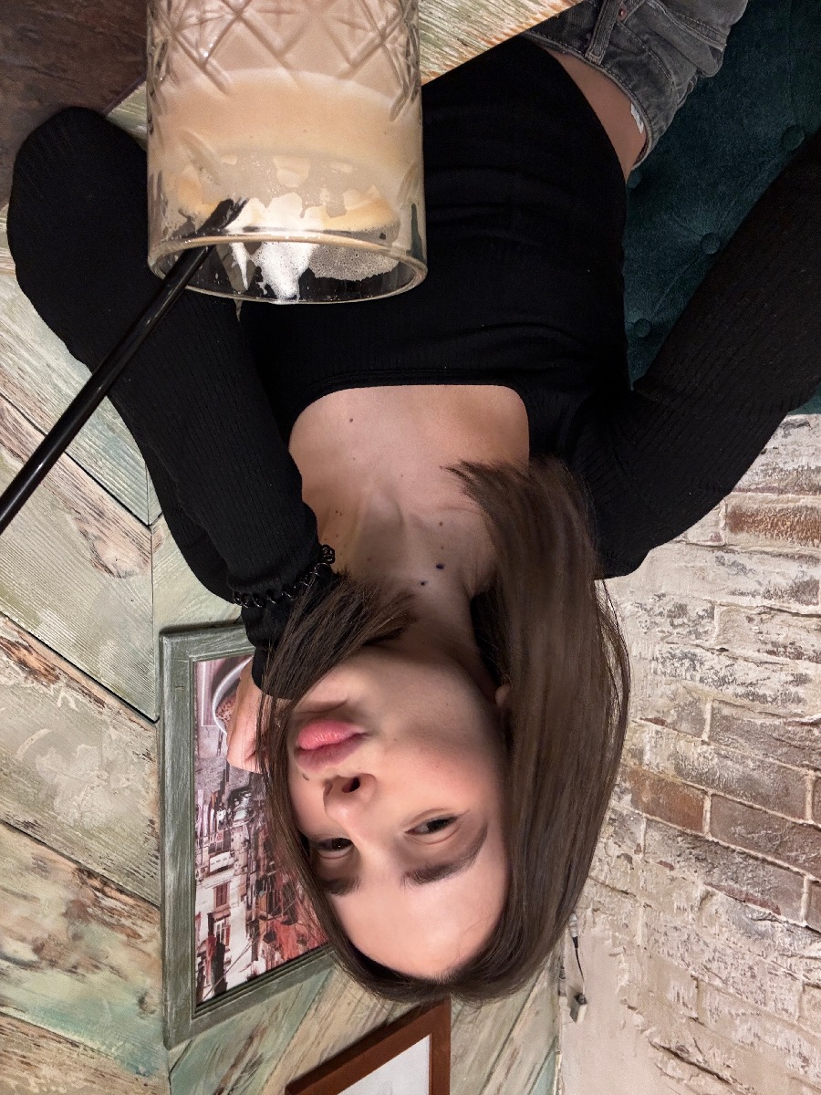 Fresh photos, fresh mood — Tina online in Cuiaba